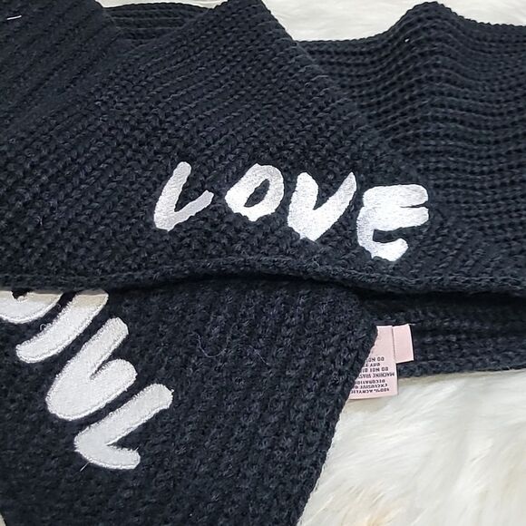 902 JUICY COUTURE BLACK SCARF & BEANIE SET NWT - Picture 6 of 7